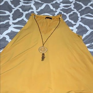 Beautiful mustard color tank with necklace!